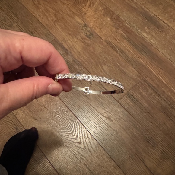 Touchstone Swarovski "Beautiful You" tennis bracelet, NEW - Picture 2 of 4